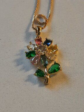 Brand New 18k Gold Plated Fashionable Flower Micro-Set Zircon Necklace